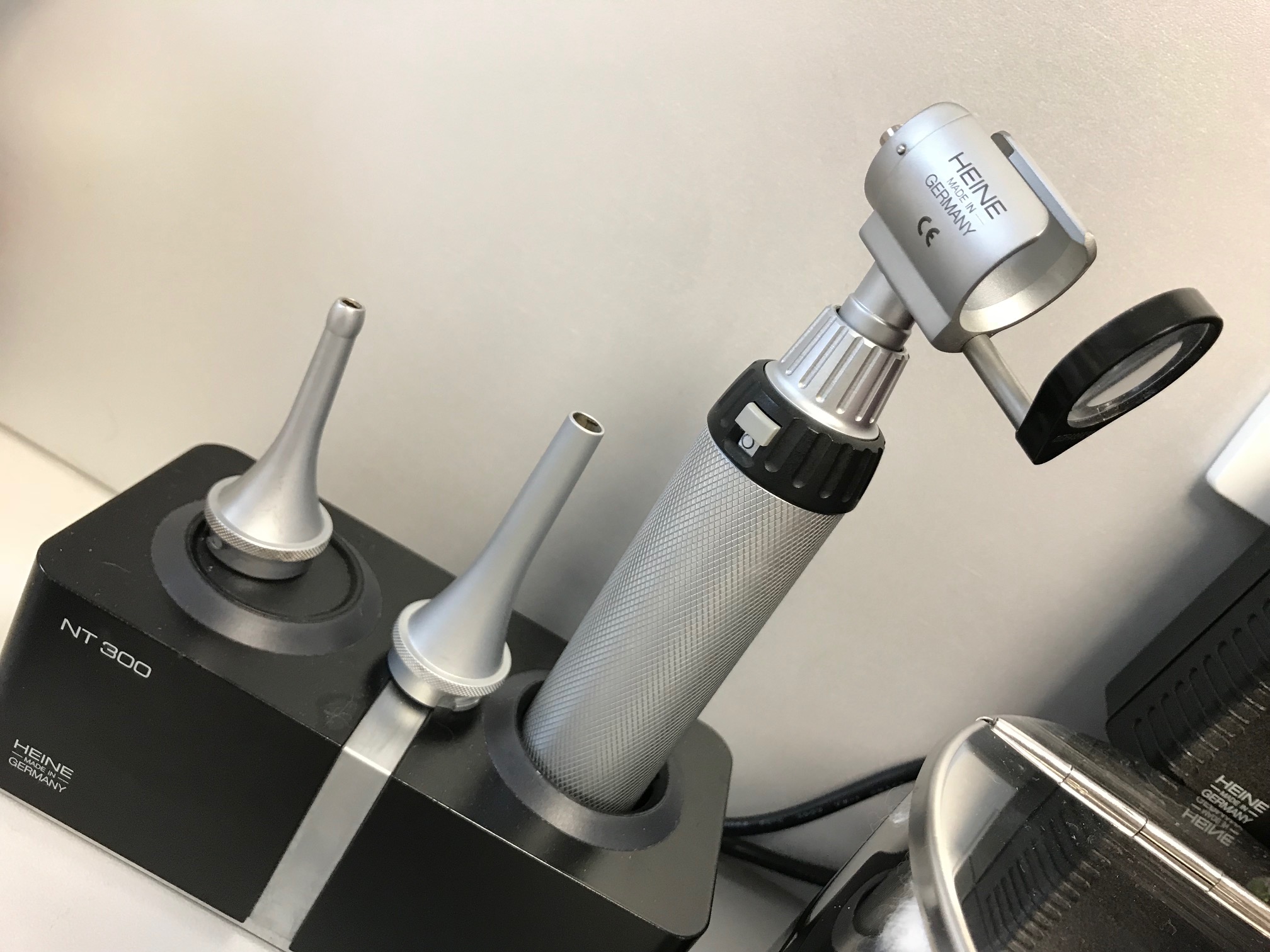 Médecine : Otoscope